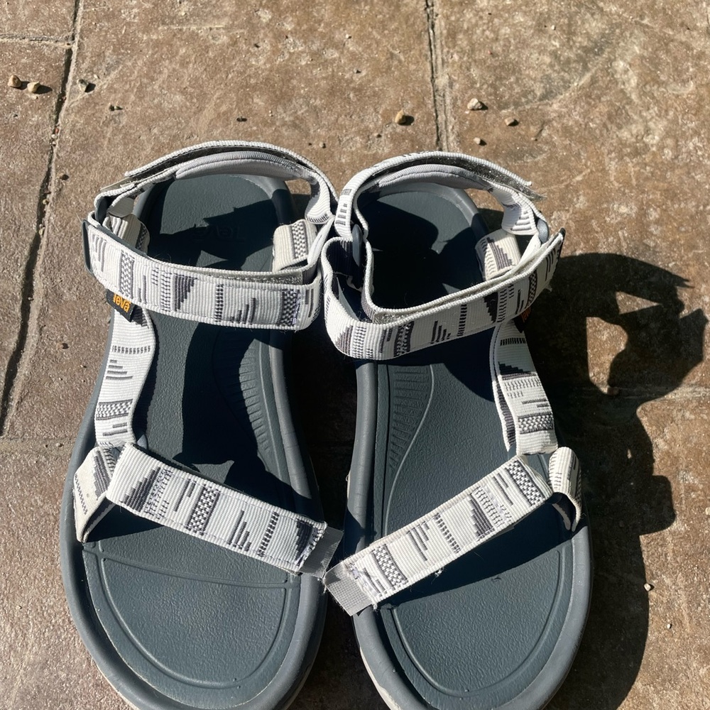 Teva Black and White
